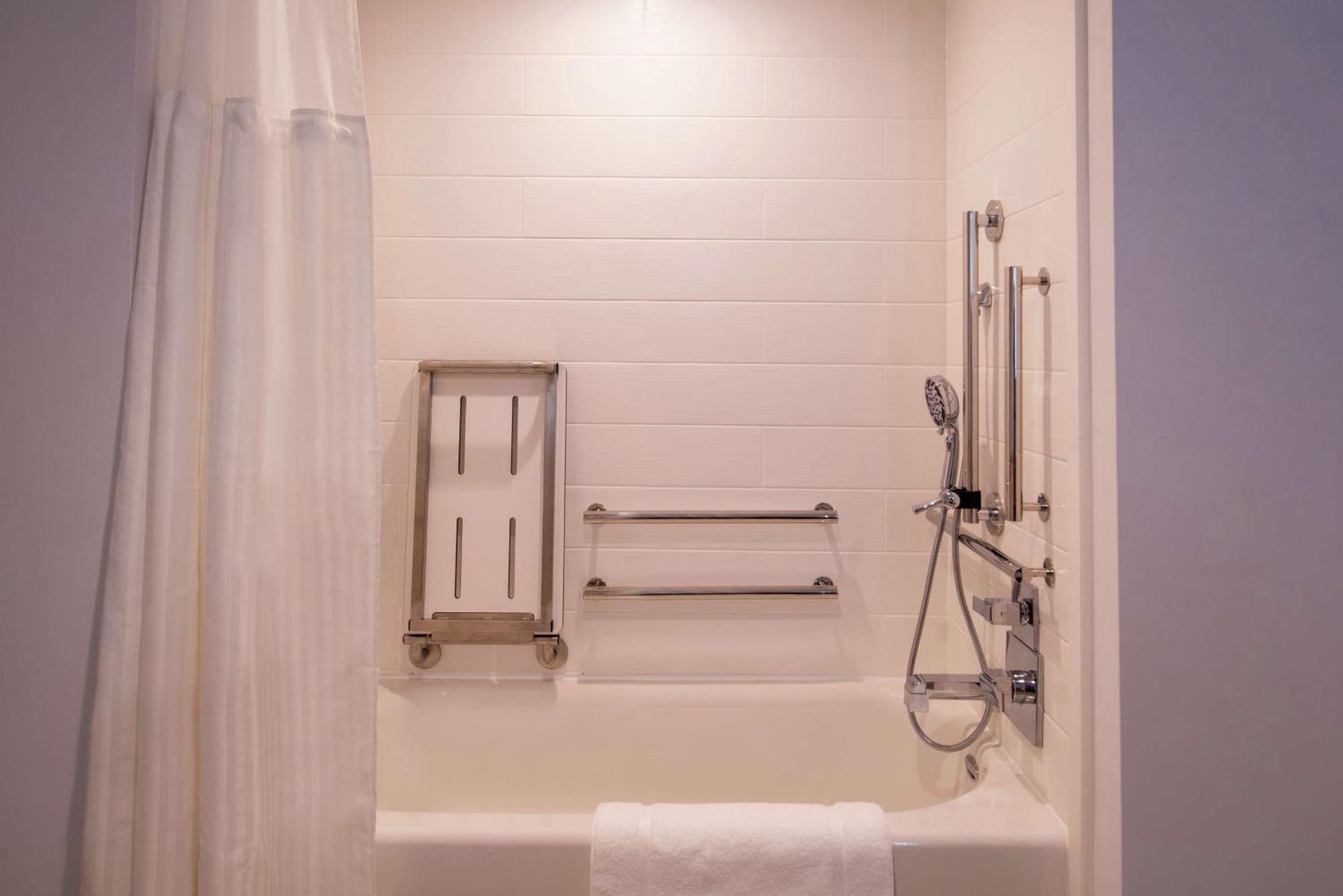 Hilton Garden Inn Kansas City Airport Mo Экстерьер фото